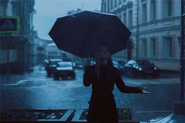 女人梦见下小雨_自然篇_卜易居手机版