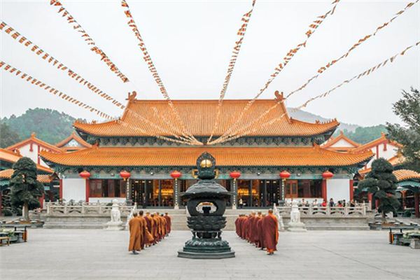 梦见寺庙和僧人_人物篇_卜易居手机版