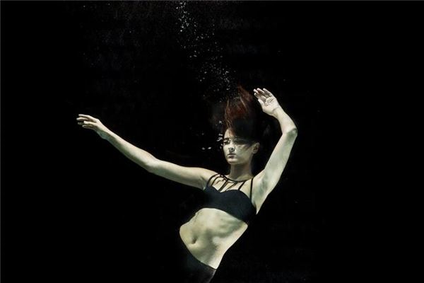 梦见水淹死人什么预兆_生活篇_卜易居手机版