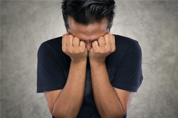 梦见男人哭什么意思_人物篇_卜易居手机版