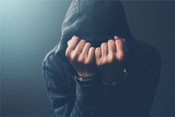 梦见男朋友被警察抓了_人物篇_卜易居手机版