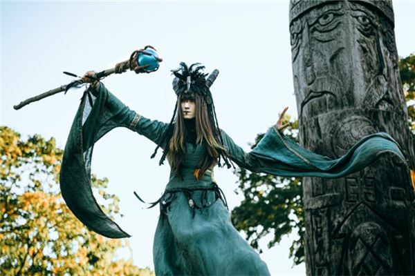 梦见神婆算命_人物篇_卜易居手机版