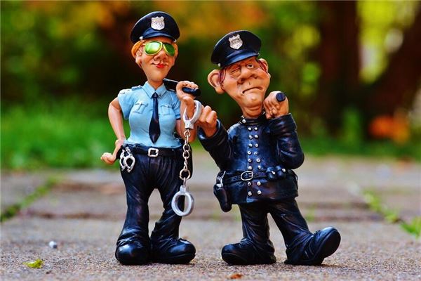 梦见老公被警察抓走了_人物篇_卜易居手机版