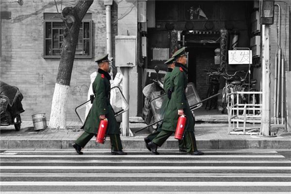 梦见自己当兵了穿军装_人物篇_卜易居手机版
