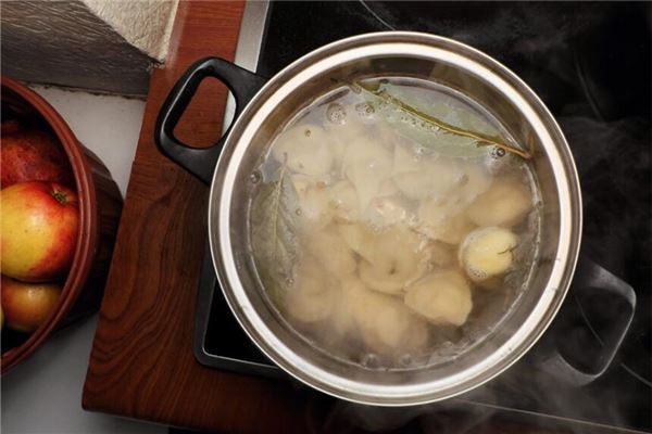 梦见大锅煮饺子但没吃_生活篇_卜易居手机版