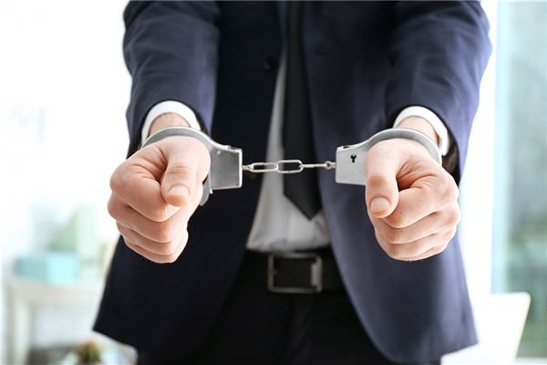 梦见抓人什么意思_人物篇_卜易居手机版