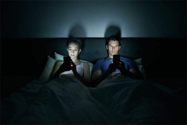 梦见熟人上我床睡觉_人物篇_卜易居手机版