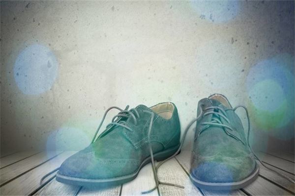梦见擦鞋子是什么意思_生活篇_卜易居手机版