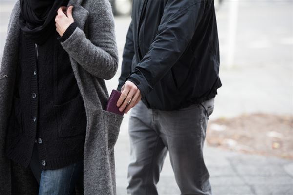 梦见有人偷我钱被发现_人物篇_卜易居手机版