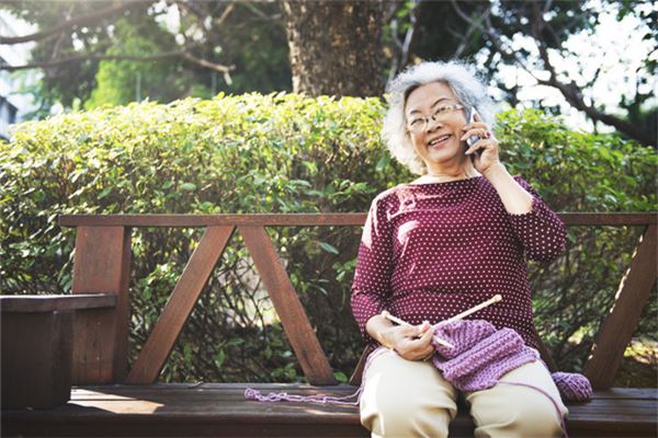 梦见自己的奶奶_人物篇_卜易居手机版