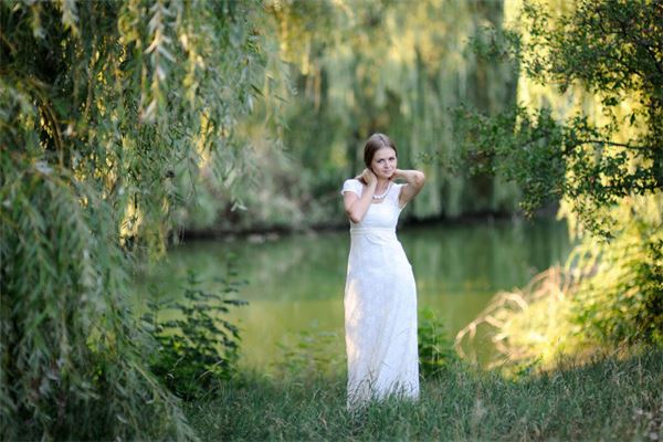 已婚妇女梦见自己飞来飞去_人物篇_卜易居手机版