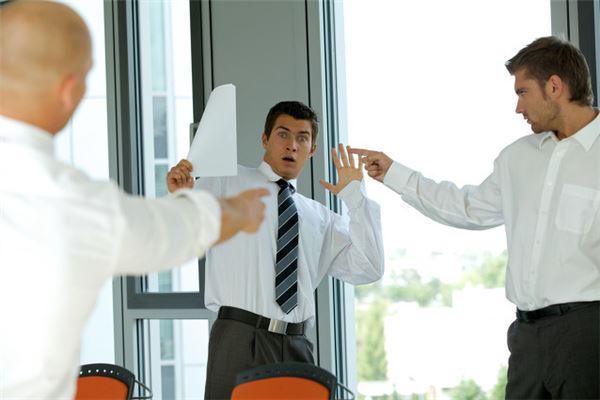 梦见自己很气愤的指责别人_人物篇_卜易居手机版