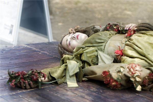 梦见朋友的妈妈去世了是什么意思_人物篇_卜易居手机版