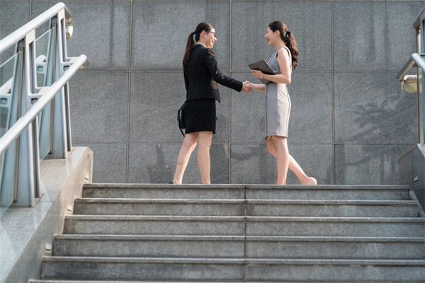 梦见有人叫自己的名字是什么意思_人物篇_卜易居手机版