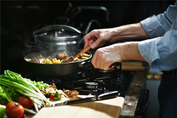 梦见给死去的亲人做饭_人物篇_卜易居手机版