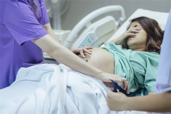 梦见丈夫和别的女人怀孕求解_人物篇_卜易居手机版