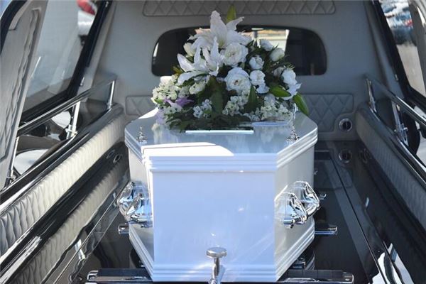 女人梦到装着死人的棺材_人物篇_卜易居手机版