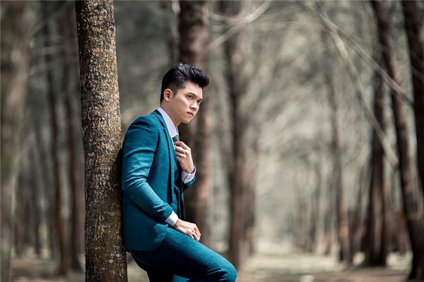 梦到多年不联系的初恋男友_人物篇_卜易居手机版