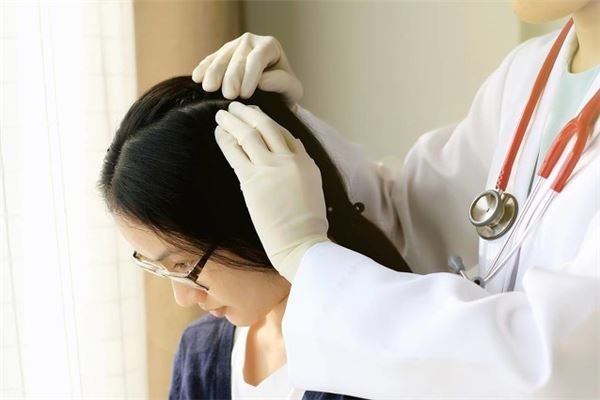 已婚女人梦见自己头上有虱子_人物篇_卜易居手机版