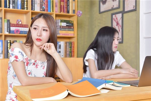 梦见和妹妹吵架_人物篇_卜易居手机版
