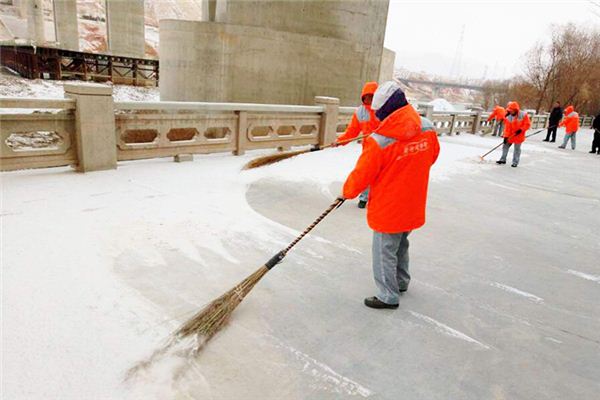 梦见扫雪_做梦梦到扫雪是什么意思_周公解梦大全查询手机版