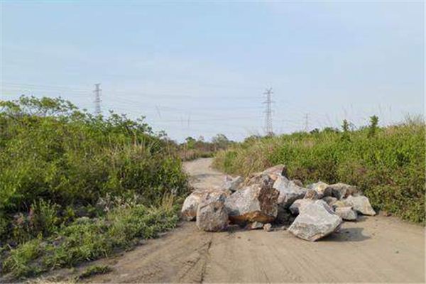 梦见大石阻路_做梦梦到大石阻路是什么意思_周公解梦大全查询手机版