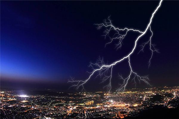 梦见雷电_做梦梦到雷电是什么意思_周公解梦大全查询手机版