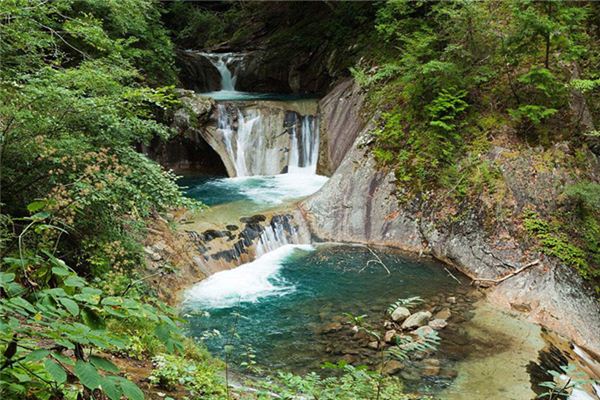 梦见水潭_做梦梦到水潭是什么意思_周公解梦大全查询手机版