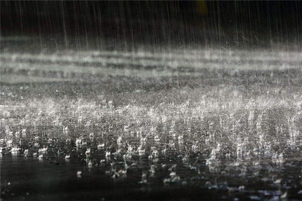 梦见下大雨_做梦梦到下大雨是什么意思_周公解梦大全查询手机版
