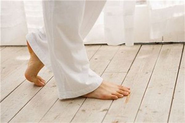 梦见光脚走路_做梦梦到光脚走路是什么意思_周公解梦大全查询手机版